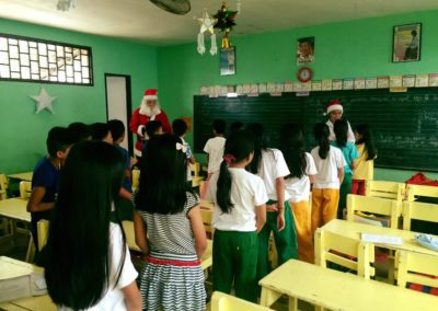2016-12-11-ray-shackelford-christmas-santa-visits-osmena-peak-philippines-glao-philippines-015015