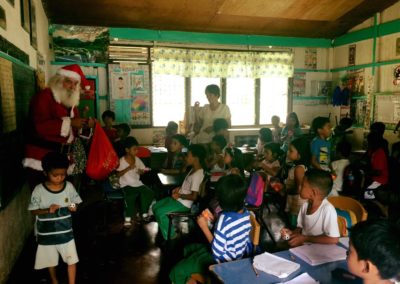 2016-12-11-ray-shackelford-christmas-santa-visits-osmena-peak-philippines-glao-philippines-030030
