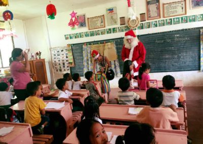 2016-12-11-ray-shackelford-christmas-santa-visits-osmena-peak-philippines-glao-philippines-075075