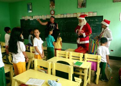 2016-12-11-ray-shackelford-christmas-santa-visits-osmena-peak-philippines-glao-philippines-085085