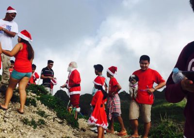 2016-12-13-ray-shackelford-christmas-santa-visits-osmena-peak-philippines-ena-peak-philippines-015015